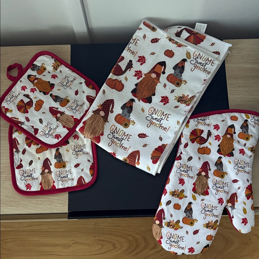 Amazon Gnome Sweet Gnome Bakeware Set - Red and White